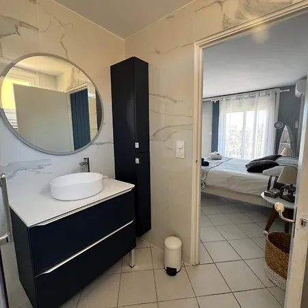 Front De 100m2 Vue Magnifique, Balcon, Jardin, Garage Apartment